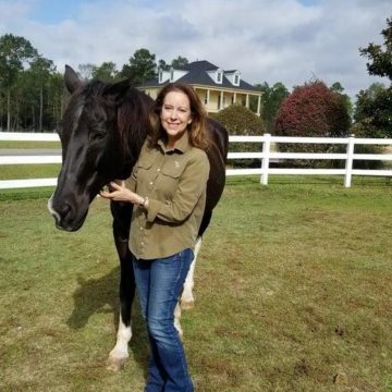 Woman Heals Patients through Equine Therapy during Pandemic