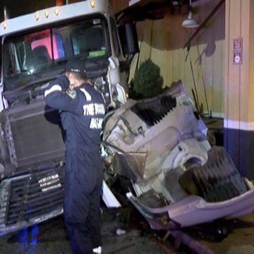 UPDATE-18 WHEELER CRASHES INTO PAPAS BBQ RESTAURANT