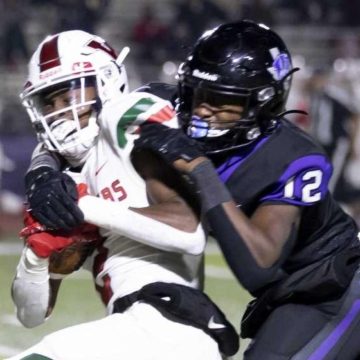 FOOTBALL: The Woodlands pulls away from Willis