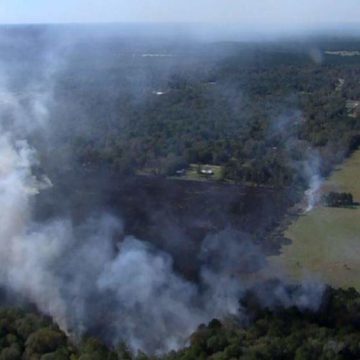 Fire burns between Splendora, Cleveland areas