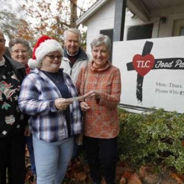 Panorama neighbors help bring holiday cheer to children