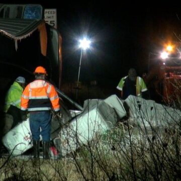 18 WHEELER ROLLOVER CRASH IN WILLIS