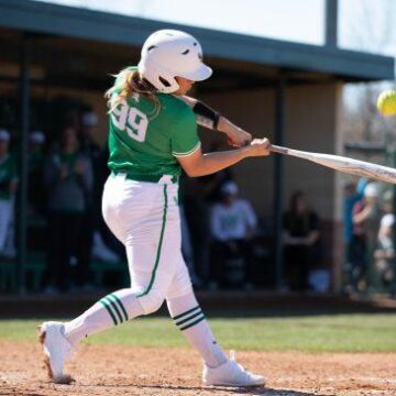 Recap: Softball splits Saturday’s games in Conroe, walks off winners against Lamar in game two