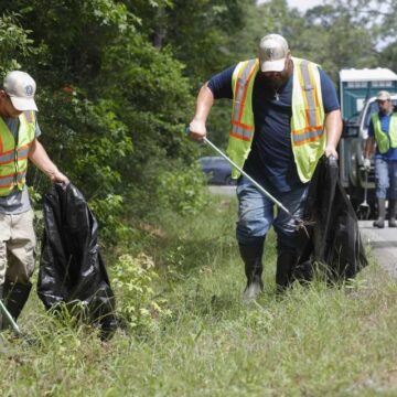 Commissioner to restart inmate litter pickup program