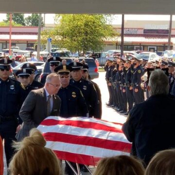 PROCESSION BRINGS FALLEN HPD OFFICER WILLIAM JEFFREY TO TOMBALL