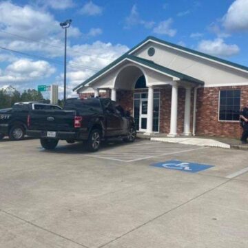 SHARP BANK TELLERS ASSIST SPLENDORA POLICE CAPTURE TWO FORGERY SUSPECTS