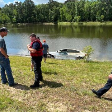 VEHICLE RECOVERED FROM LAKE