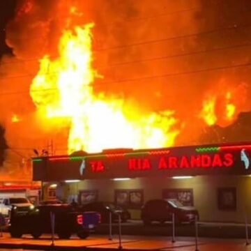 Firefighter suffers injuries while battling large blaze at business in Spring, officials say