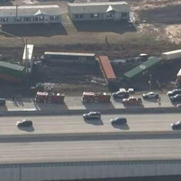 Emergency crews respond to train derailment in Splendora area