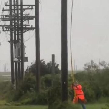 Beryl knocks out power to thousands of Entergy customers in Southeast Texans