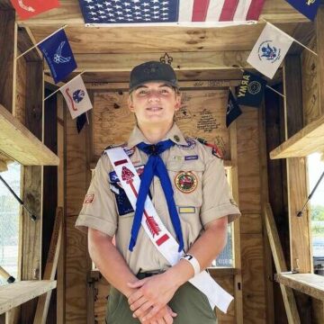 Eagle Scout candidate invites veterans to sign hunting blind this week at Conroe’s Honor Cafe